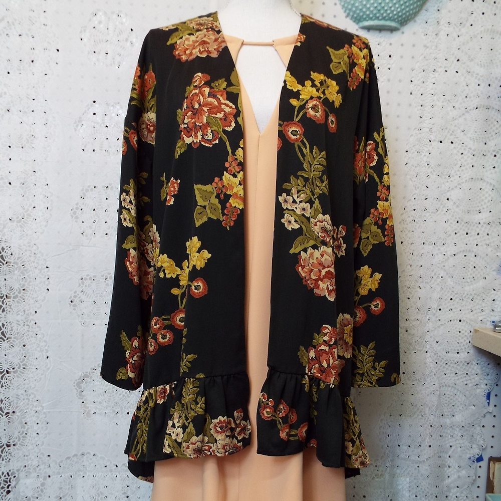 Zara Basic Outerwear Woman’s SIZE M-Large Duster with ruffle💕